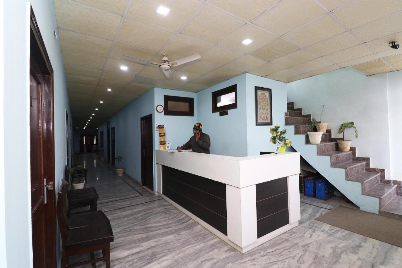 Oyo Hotel Ayaan Bareilly Extérieur photo