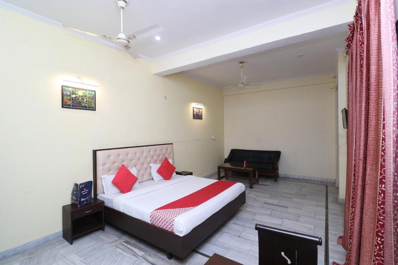 Oyo Hotel Ayaan Bareilly Extérieur photo