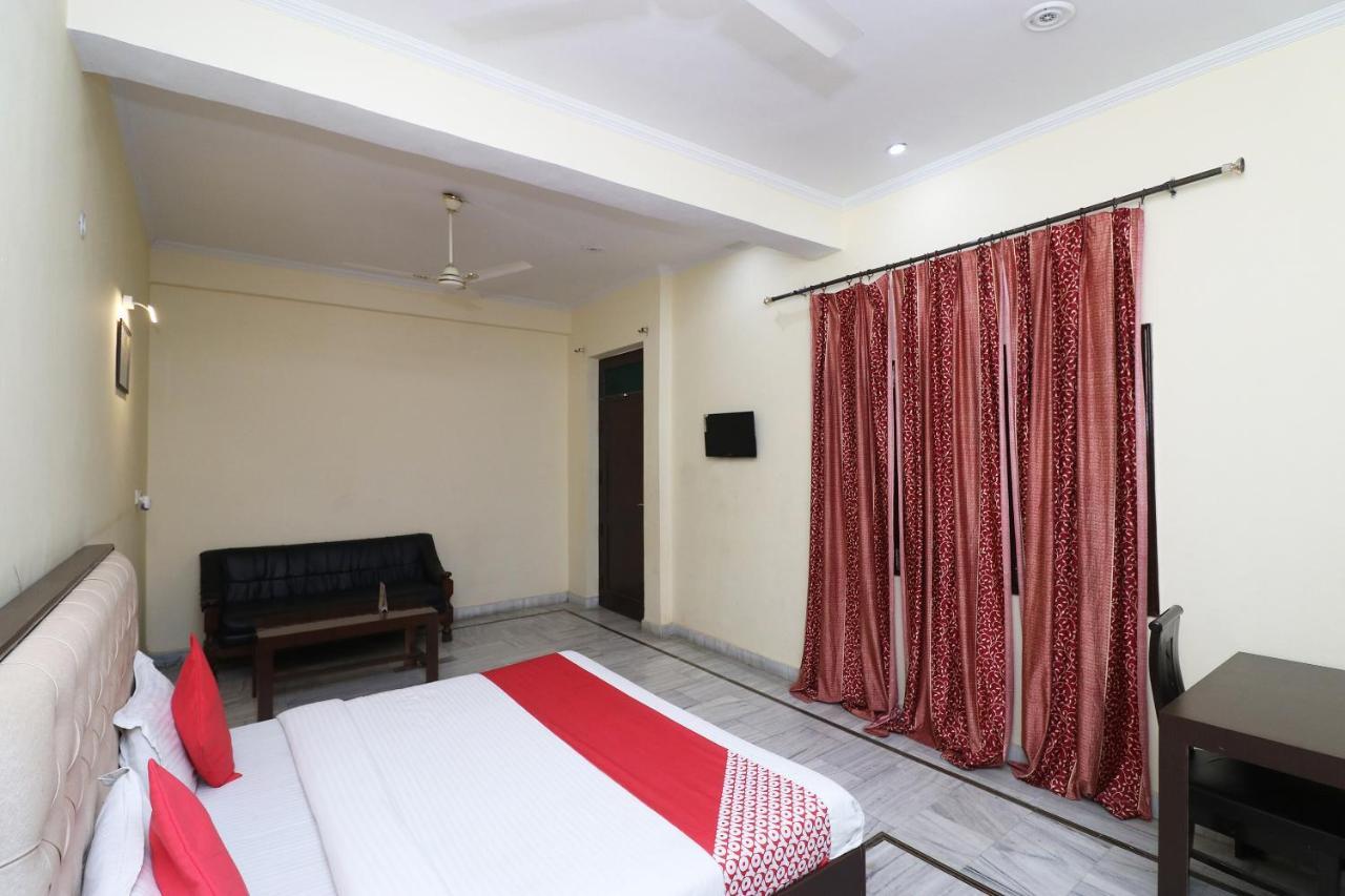 Oyo Hotel Ayaan Bareilly Extérieur photo