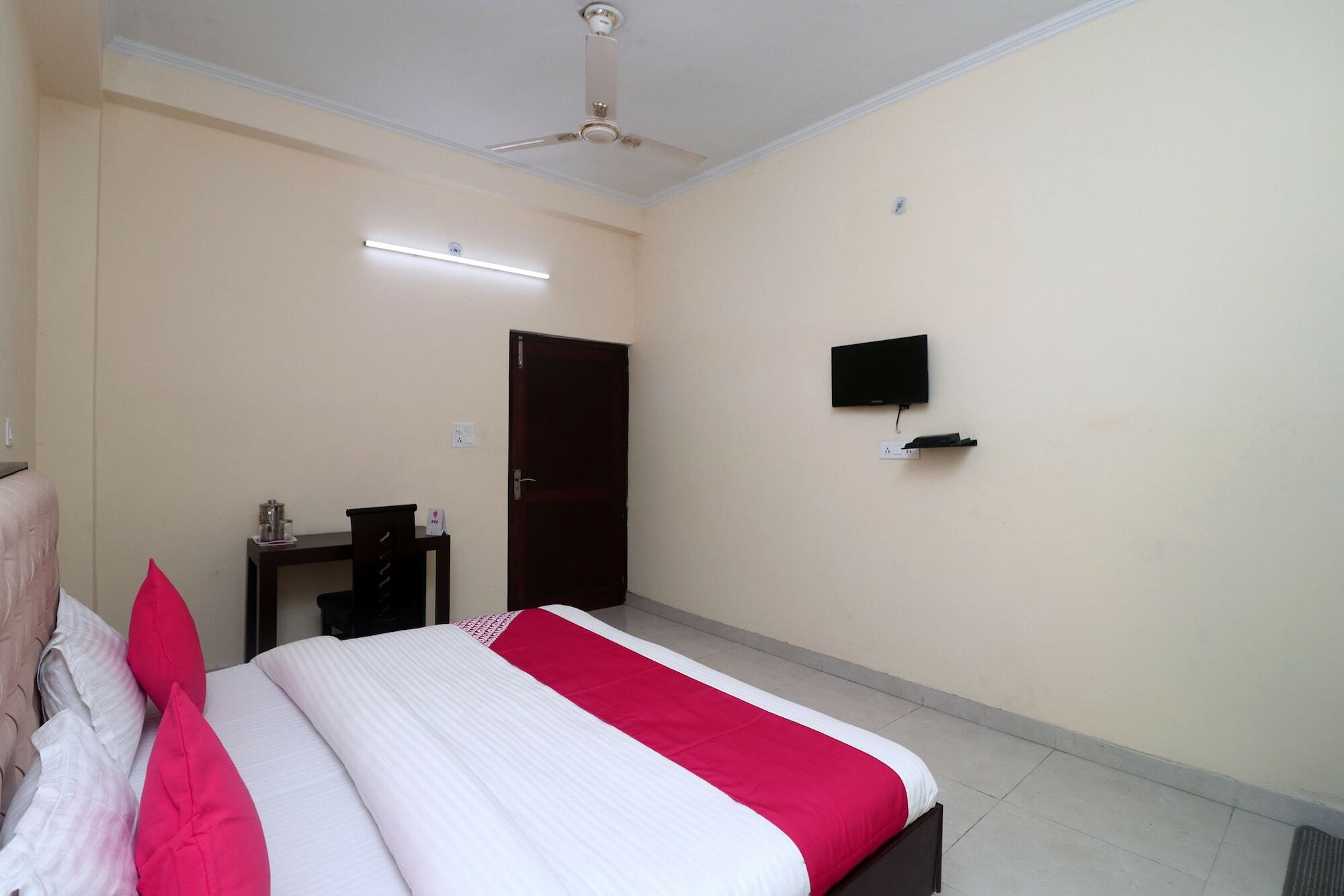 Oyo Hotel Ayaan Bareilly Extérieur photo