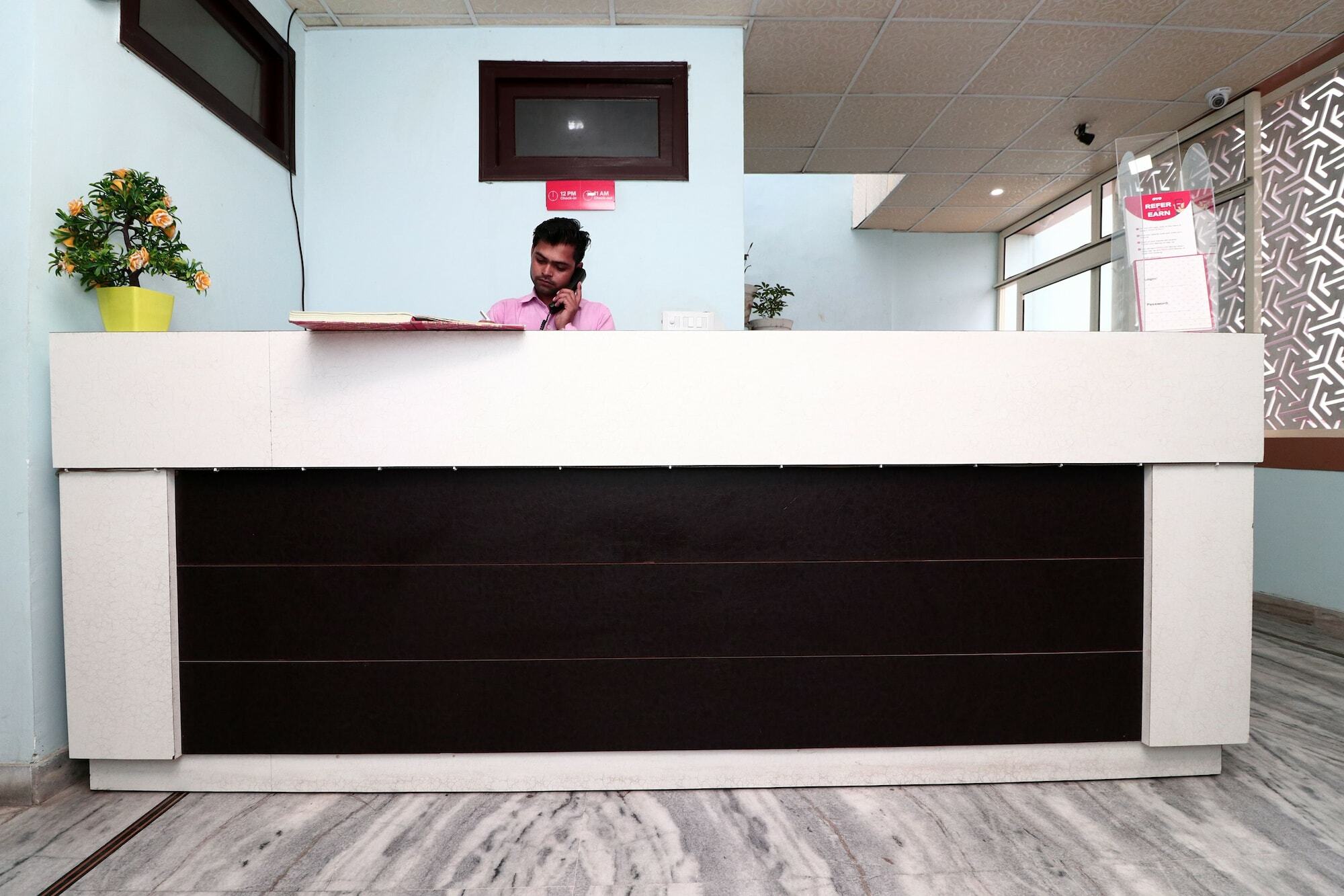 Oyo Hotel Ayaan Bareilly Extérieur photo